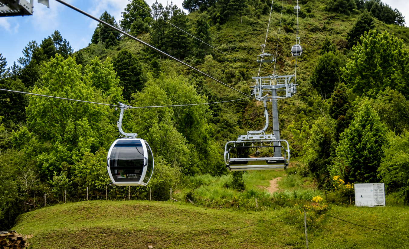 Teleférico do Parque Capivari com vista para o Morro do Elefante