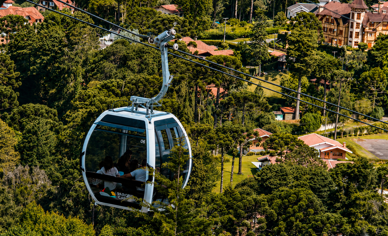 Vista panorâmica da Serra da Mantiqueira a partir do Morro do Elefante em Campos do Jordão
