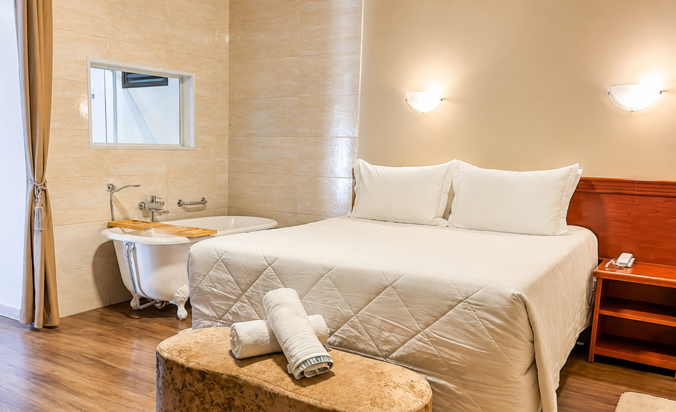 Quarto aconchegante no hotel da Rede Nacional Inn em Campos do Jordão
